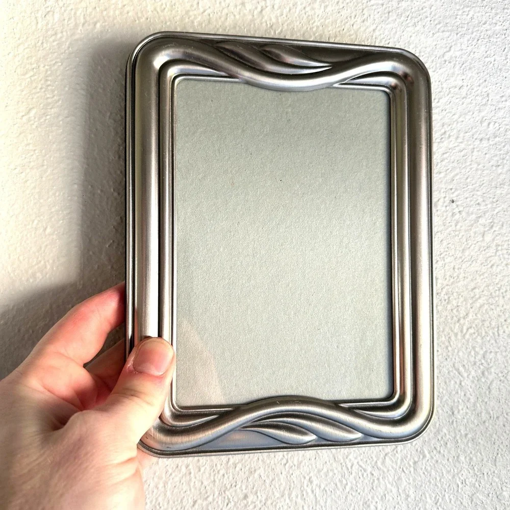 Elegant Silver Tone‎ Metal 5x7 Photo Frame Ornate Swirl Design Tabletop Display